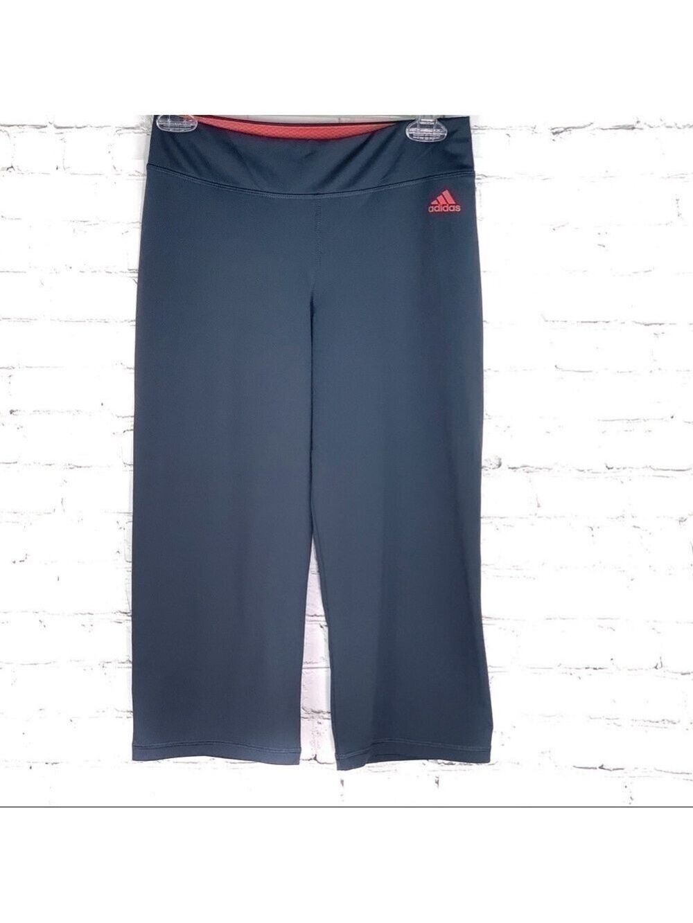 𝅺euc- Adidas Work out/Gym Capri/Contrast Piping SM